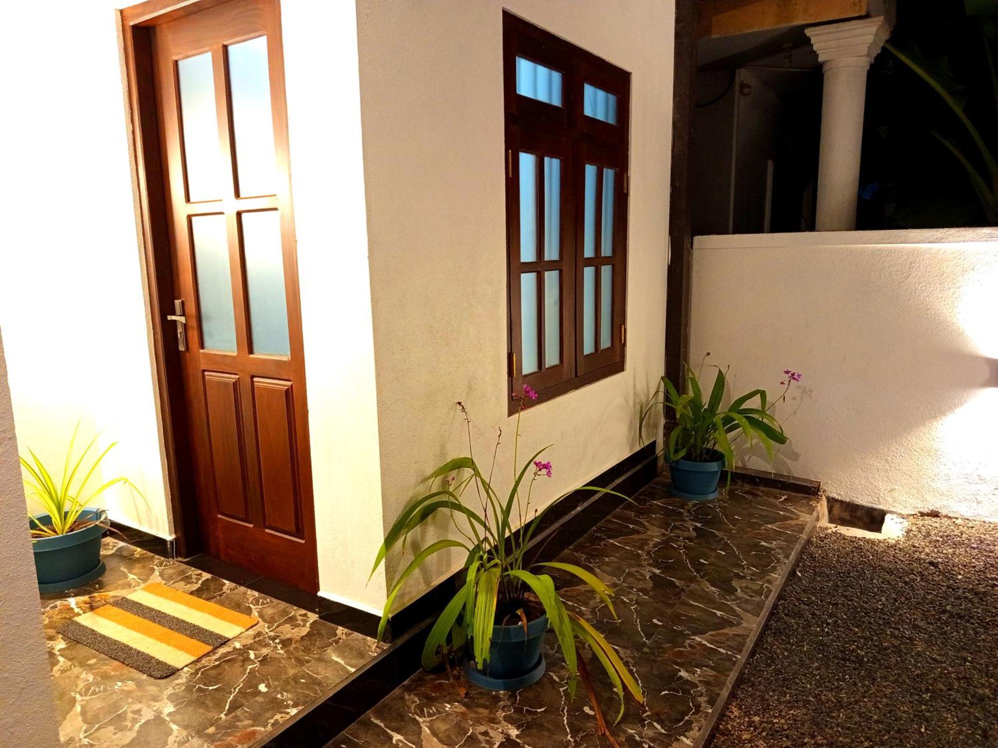 Ferienwohnung Olu Bunk Dikwella Exterior foto